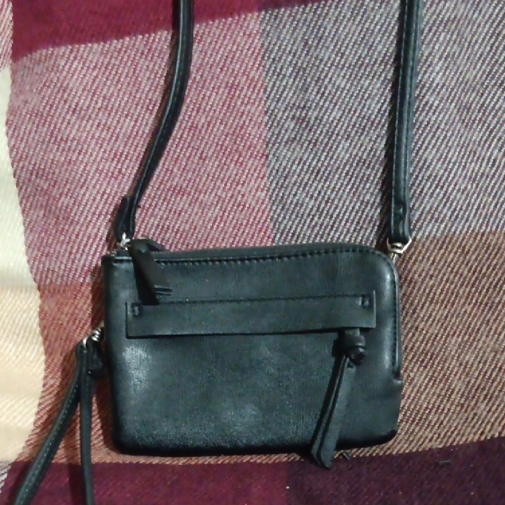 Universal Thread Black Crossbody Bag